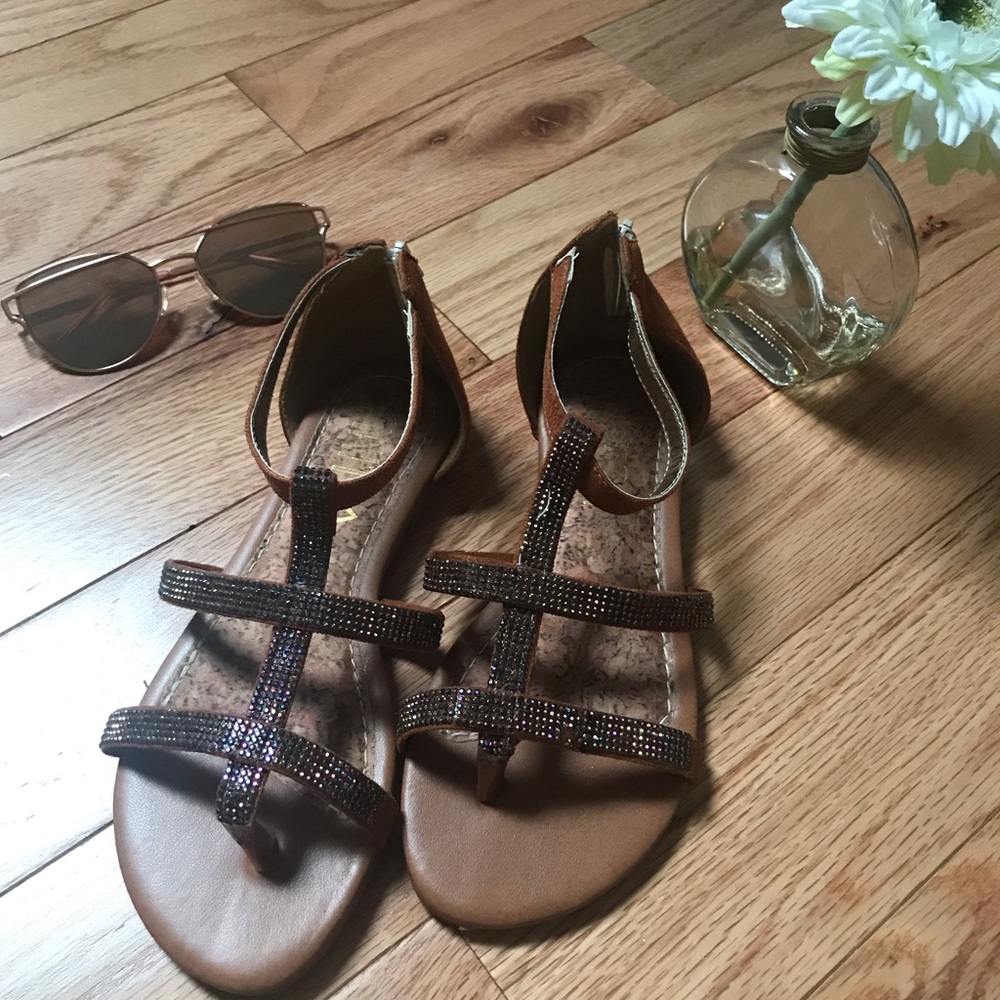 Flat sandals